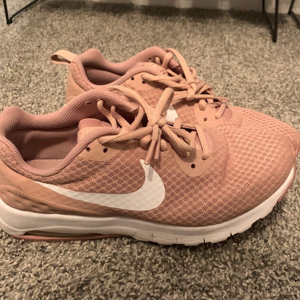 pink nike air